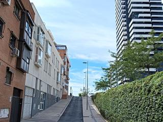 Aparcament cotxe a Reyes aizquibel 20. Parking enfrente de las torres de paseo de la dirección