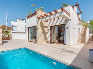 Casa en Avenida cuidad de barcelna 22. Bungalow, vera playa - almeria , 3 dormitorios / 2 baños / solar