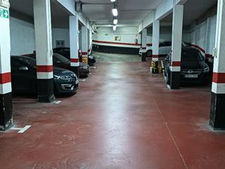Parking coche en Miguel servet  8. Oportunidad. parcela de garaje