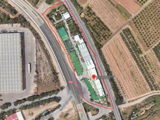 Nau industrial a Ctra abrera manresa km 2. Se vende un mercado de plantas y flores con 45 años de trayector