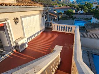 Lloguer Pis a Av clavells 5. Casa con planta primera independiente