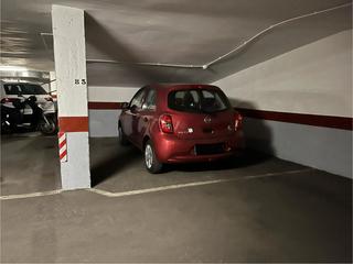 Alquiler Parking coche en Comte borrell 199. Plaza de parking grande en alquiler
