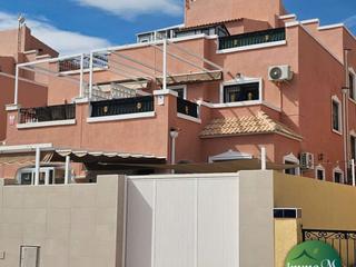 Casa en Calle ebro 847. ¡bungalow en esquina con vistas increíbles!
