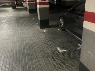 Aparcament de moto a Santaló  110. Plaza de parking de moto, con vigilancia presencial 24h. localiz