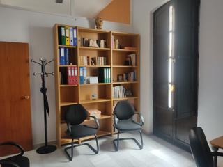 Rent Office space in Alhóndiga  27. Alquiler de oficina / despacho psicología