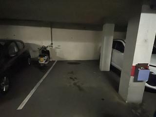 Rent Car parking in Hospital de la virgen 3. Plaza de garaje amplia
