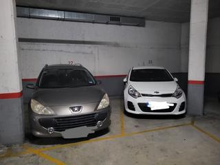 Parking voiture à Cervantes 151-159. Plaza práctica y sin límite de altura