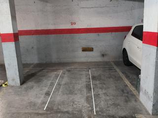 Affitto Posto moto in Provença 556. Parking espacioso