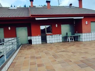 Casa a Carrer sant jordi 11. Casa con terraza, taller y zona comercial