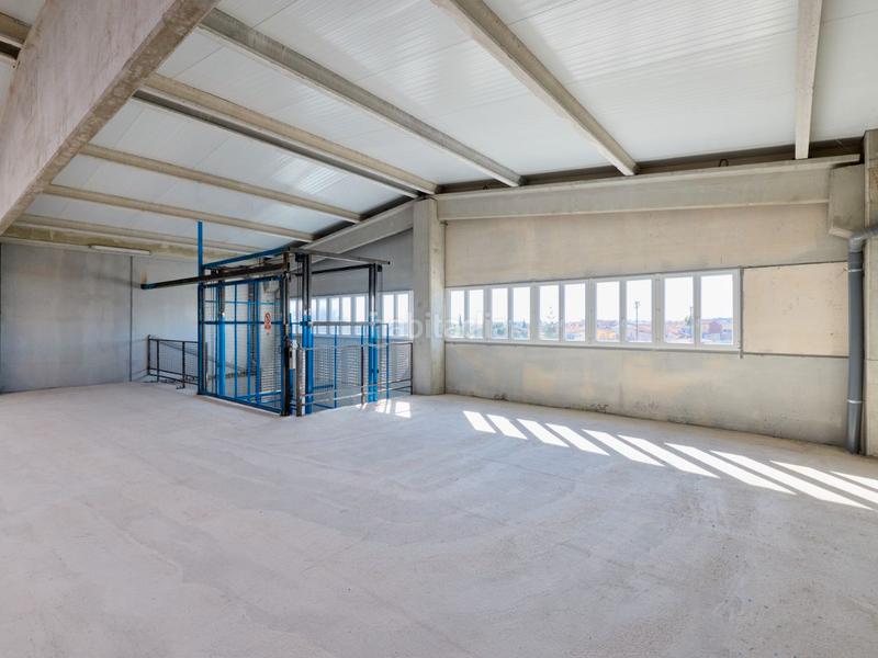 Foto 3c025244-dc44-40da-b14b-d7692271bf29. Alquiler nave industrial en calle llevante 42 nave alquiler figueres en Vilamalla