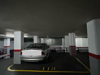 Parking voiture à Calle clavells  8. Parking doble a pie de calle.