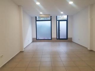 Rent Business premise in Corró 160. Local comercial reformado y luminoso en el centro de granollers