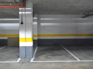 Parking voiture à Carrer de góngora 53. Plaza de parquing para coche mediano y moto