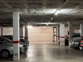Parking voiture à Penedes  12. Parking doble, en comunidad de pocas plazas
