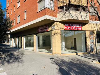 Location Local commercial à Carrer de la granada 56. Fachada esq exterior