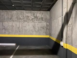 Aparcament cotxe a Isabel clara eugenia 8. Parking, vigilado