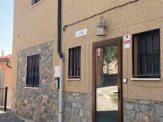 Chalet à Calle alta 2d. Unifamiliar en núcleo urbano con finca