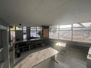 Rent Business premise in Juan de la cosa 48. Local/ oficinas