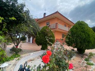 Chalet en Rovellons 15. Casa o xalet independent en venda en olesa de bonesvalls - can o