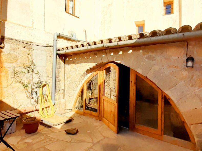 Foto 1103fe40-8ad4-43b7-9553-7094fec610b6. Masia a carrer plaça 48 a Cornudella de Montsant