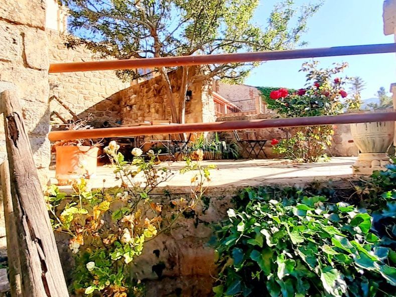 Foto e5cac8ac-3ea1-4192-b421-470037a6bbd6. Masia a carrer plaça 48 a Cornudella de Montsant