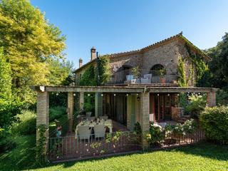 Masia a Gi554 9. Beautifully restored masia in esponellà