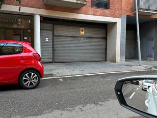 Aparcament cotxe a Ronda president francesc macia  45. Plaza de parking con trastero