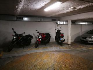 Lloguer Aparcament de moto a Carrer de manuel angelon 20. Alquiler plaza de motocicleta 37 e/mes