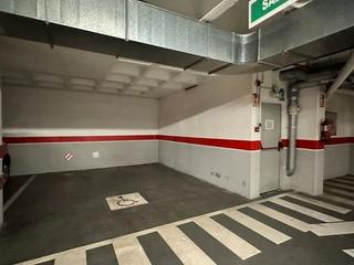 Alquiler Parking coche en Avenida nuestra señora de montserrat 60. Plaza de garaje en nueva andalucía