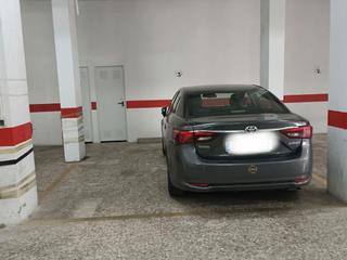 Parking voiture à Calle julio alarcón 23. Amplia cochera con trastero