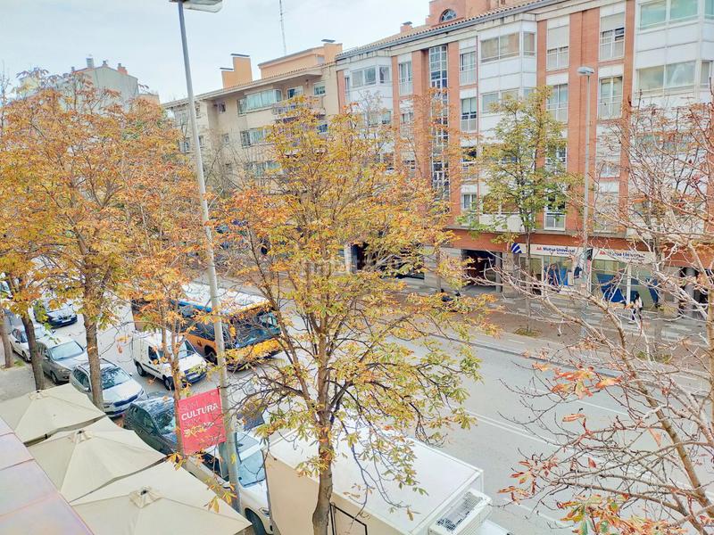 Foto 05ae0455-feb3-4b5f-a9d4-610f142e8527. Piso en emili grahit 57 amplio y luminoso piso en l'eixample, el centro empresarial y comercial de la ciudad en Girona