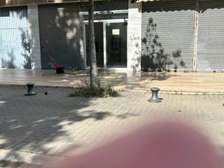 Lloguer Local Comercial a Mare molas 56b. Local bien situado