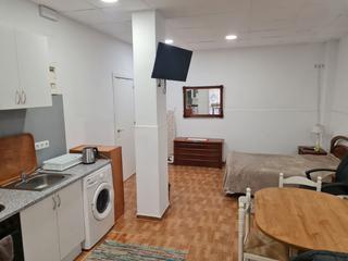 Local Comercial a Calle pascual de la mata 20. Un local con posibilidad  cambio de uso y obtener licencia turís