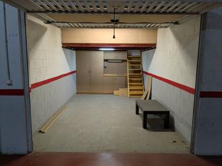 Parking voiture à Carrer lluís companys 34. Plaça d'aparcament tancada amb altell
