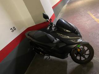 Aparcament de moto a Carrer casp  51. Garaje en parc ciutadella