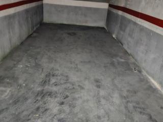 Rent Motorcycle parking in Lluis puigjanet 5. Amplio para varias motos