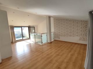 Duplex in Calle seva 9. Precioso duplex oportunidad!
