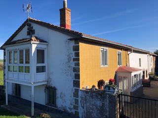 Casa aparellada a Barrio requejo  78
