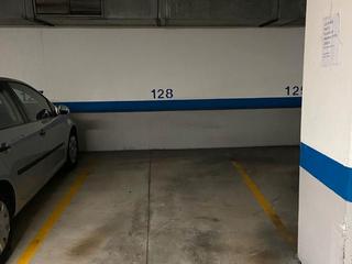 Autoparkplatz in Carrer de palomar 62. Pack de 2 plazas de aparcamiento adyacentes