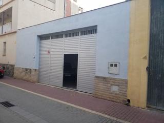 Nau industrial a Joan armajach 31. Nave industrial de 170 m² con patio privado, fácil acceso desde