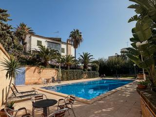 Flat in Bartomeu fons 4. Magnífica oportunidad en cala major: piso de 3 habitaciones fami