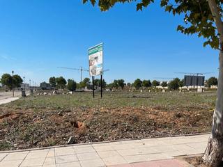 Terrain résidentiel à Calle jadraque 77. Venta particular de parcela urbana en esquina - calle jadraque,