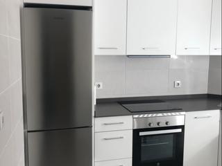 Location Appartement à Avenida marin  35. Piso reformado exterior muy próximo a la estación de tren