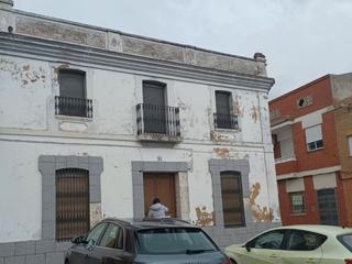 Casa aparellada a Calle hernán cortés 32. Chalet pareado. oportunidad!