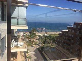 Apartament a Amplaries 9. Piso gran terraza con vistas al mar