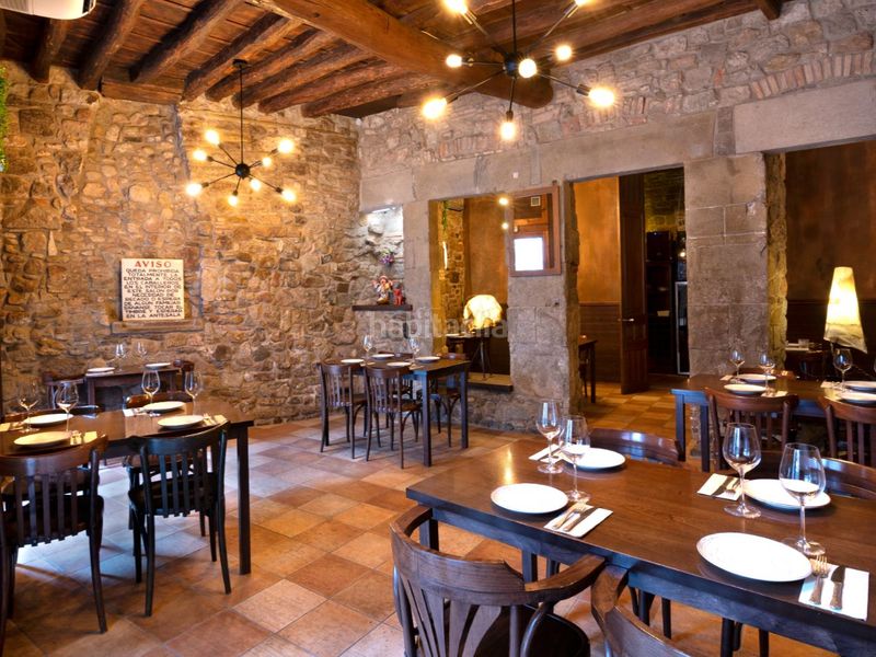 Foto 2766736e-593e-4c3f-b7b3-f634a4d356e4. Traspaso local comercial en santa llúcia 4 bar restaurante Barri Antic en Manresa