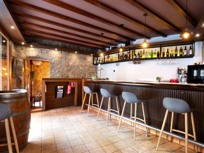 Foto b4e25936-e6c7-428b-8ebd-0224885c343b. Traspaso local comercial en santa llúcia 4 bar restaurante Barri Antic en Manresa