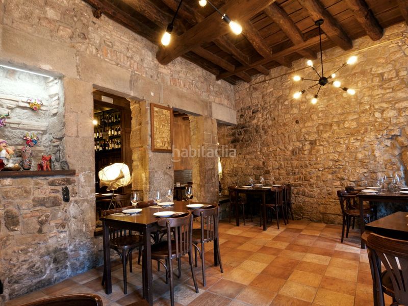 Foto d4af726e-c1b7-4ec3-b01f-97d067a9af91. Traspaso local comercial en santa llúcia 4 bar restaurante Barri Antic en Manresa