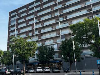 Lloguer Aparcament cotxe a Avd onze de setembre 13-15 13. Parquing en finca nueva! buen precio!