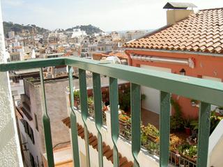 Pis a Pou nou 32. Particular. piso a 3 minutos del mar  en zona alta de 81 m2 con